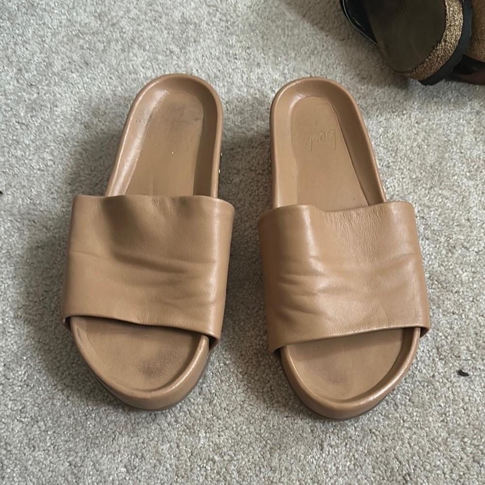 Beek Tan Leather Slide Sandals
